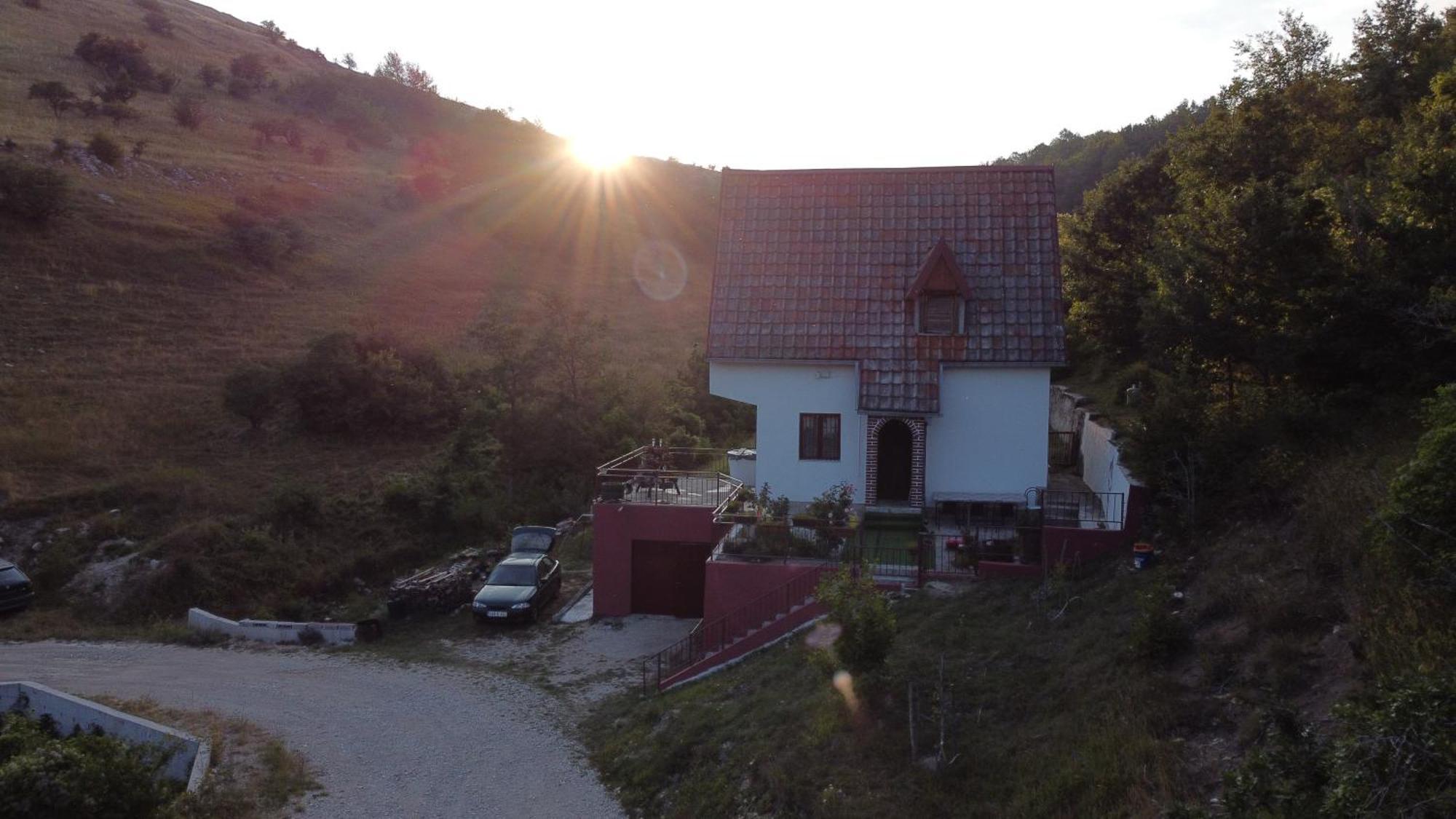 Vikendica "Oaza Mira" Villa Gacko Exterior photo